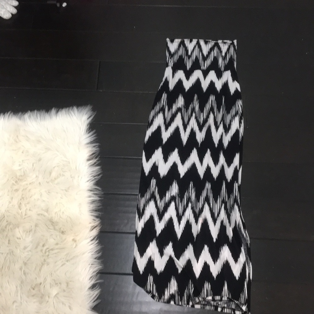 black and whit chevron skirt